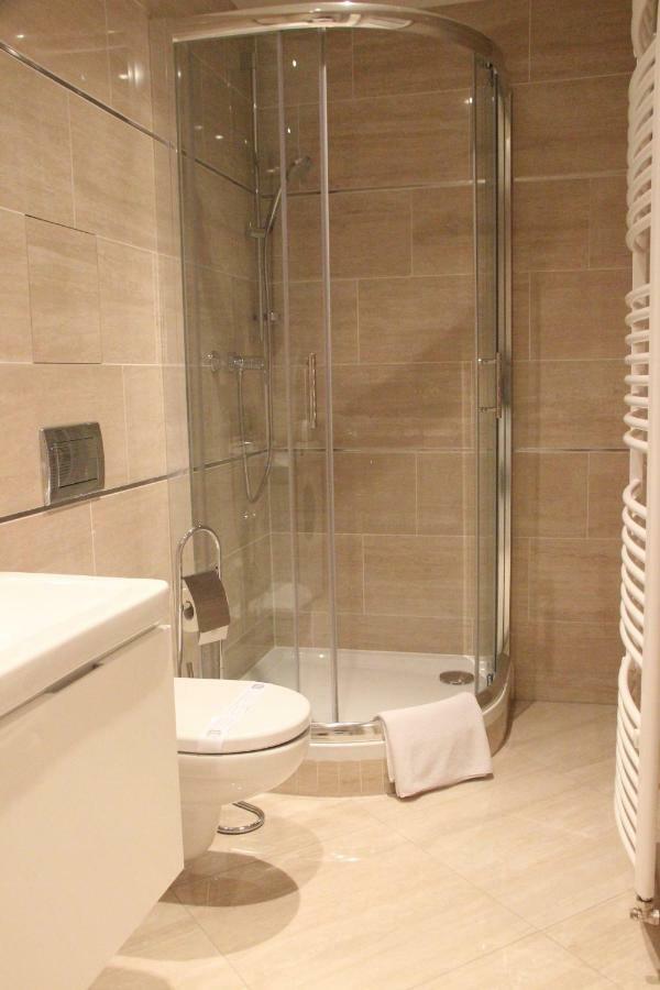 Appartement H+ Apartman Letiste Praha Extérieur photo