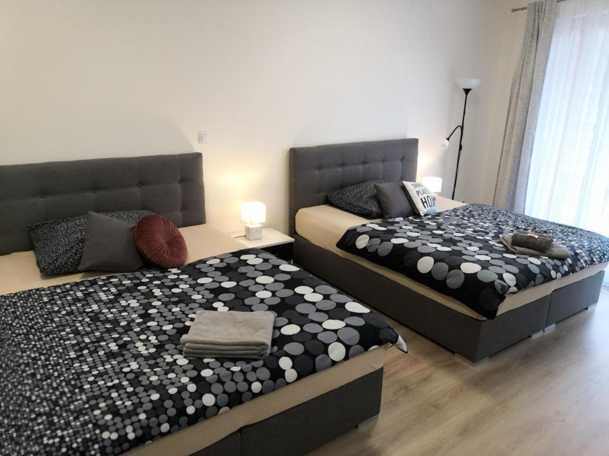 Appartement H+ Apartman Letiste Praha Extérieur photo